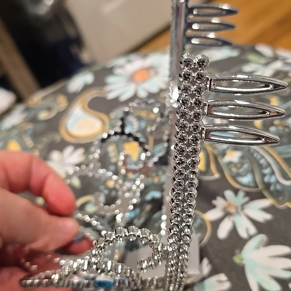 ❤️10/$20 New Plastic Sparkling Silver Tiara with Blue Gems